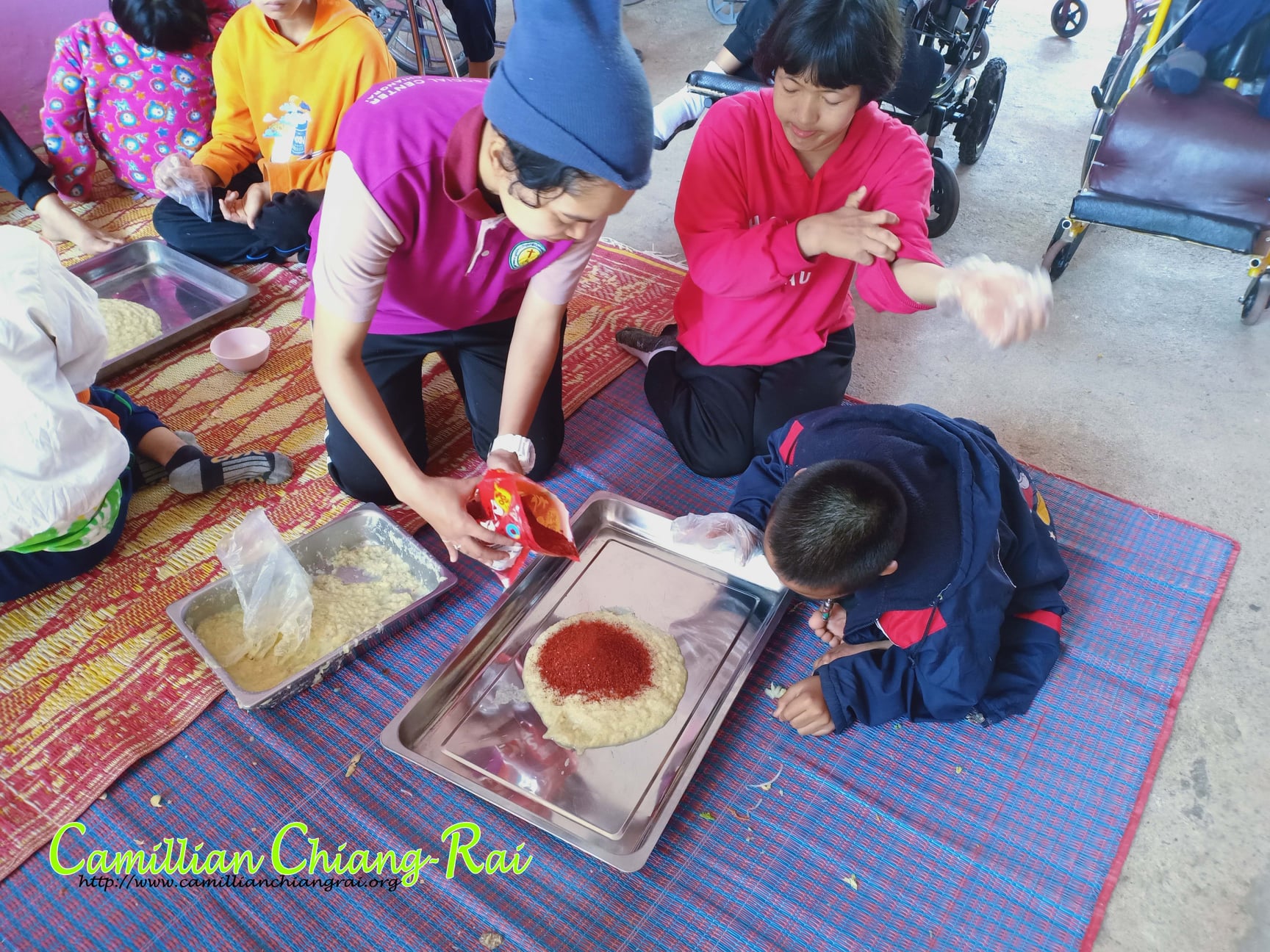 เด็กเรียนการทำกิมจิ