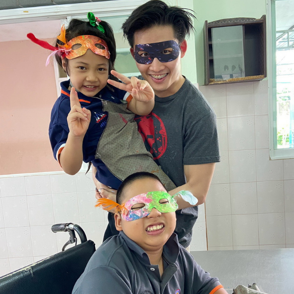 พี่บูมครับ... พี่บูมจะกลับมาหาพวกผมในวันพรุ่งนี้ไหม