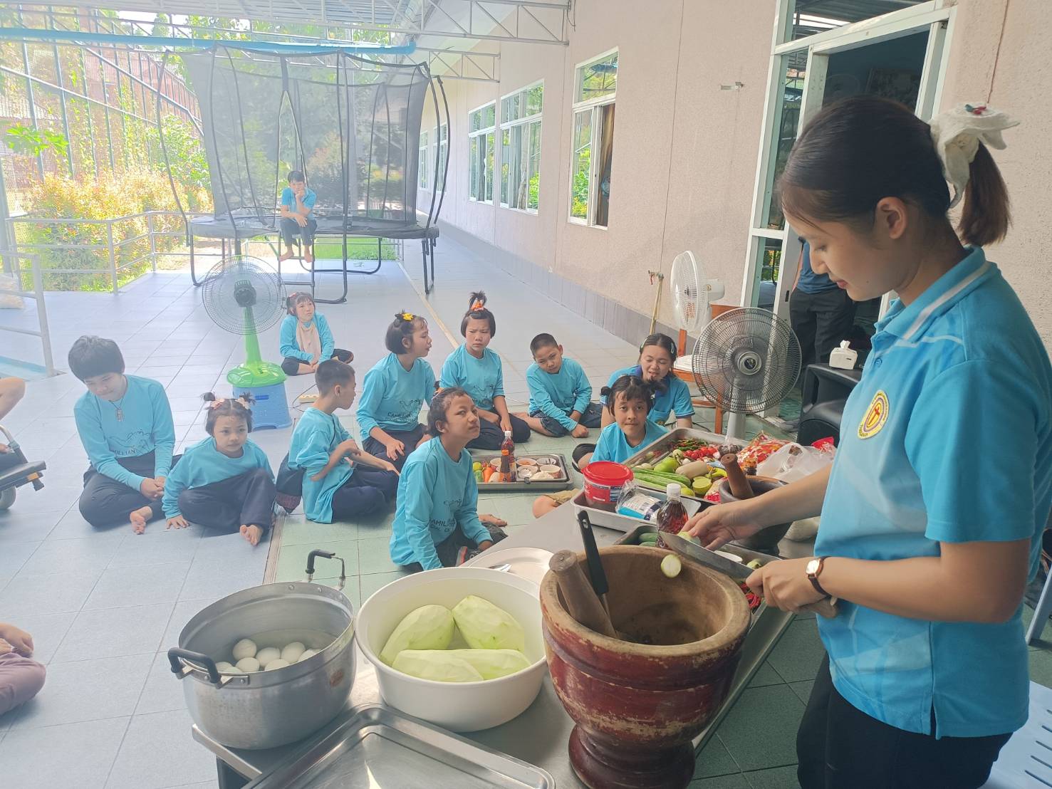 กิจกรรมทำ “ส้มตำ” ของเด็ก ๆ บ้านเกื้อกูล